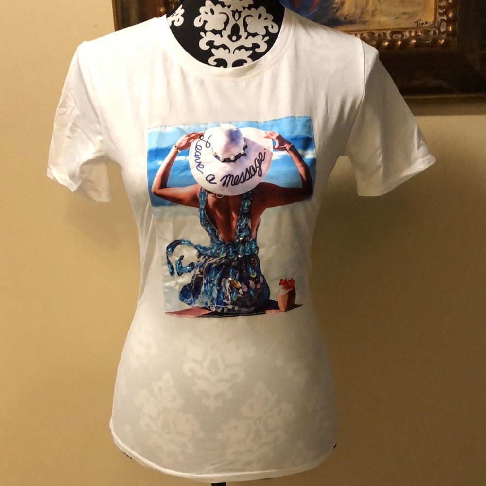 🦋DaSaelle “Leave a Message” bead & pearl embellished woman at the beach top